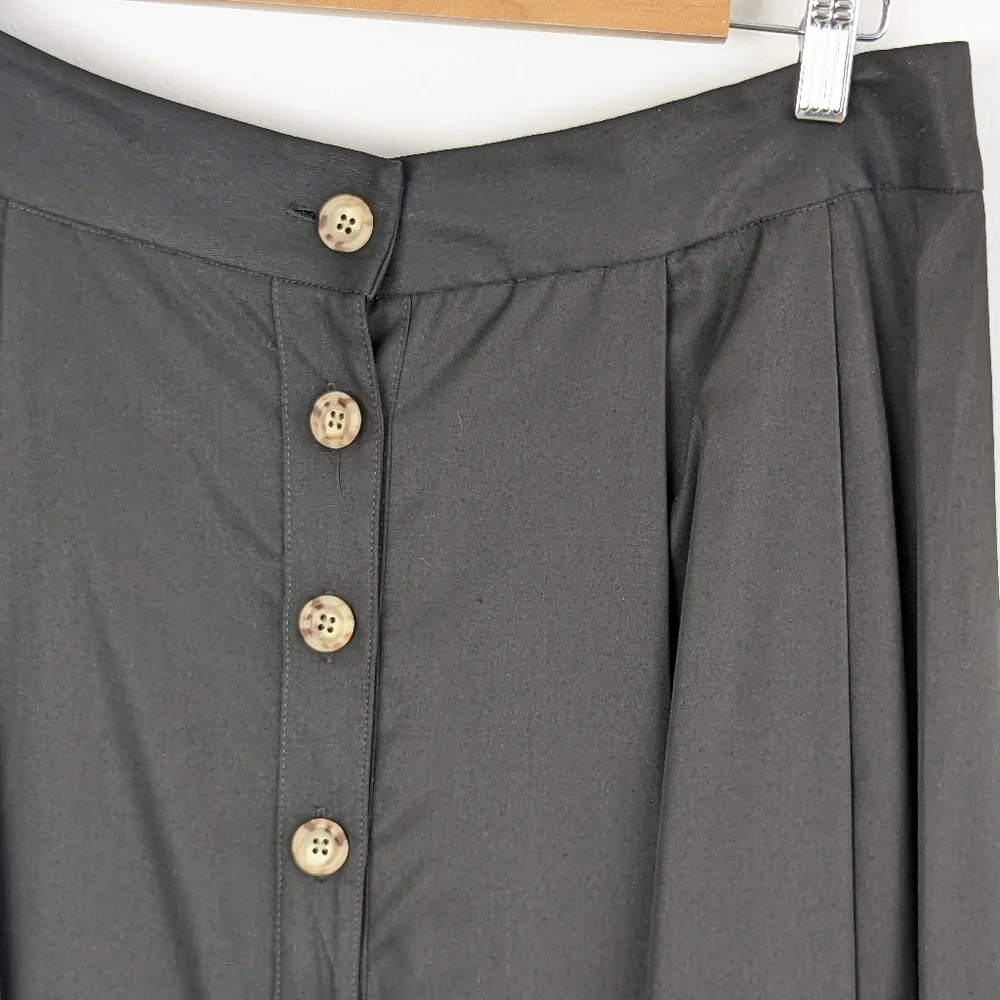 Vetta • Midi Button Skirt - Picture 3 of 6